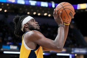 卡莱尔谈沃克：他的情况在好转 但大概率赶不上这轮系列赛