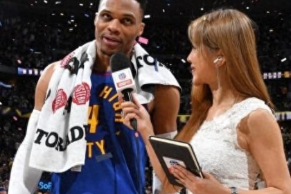 激情威少晒周玲安采访照：希望能以此激励全世界的球迷和人们