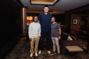 酝酿大事？姚明重返休斯顿与火箭高管会面 或出席杜兰特加盟发布会